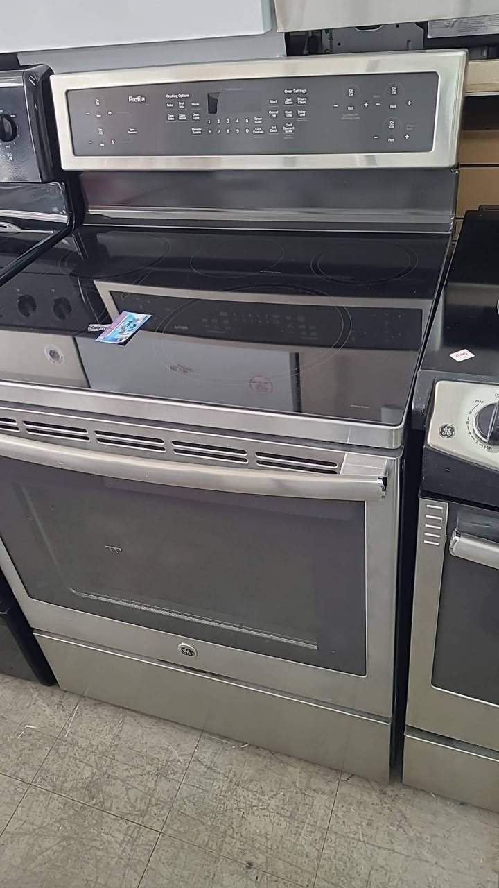 Freestanding Self-Cleaning Induction Stove Montreal
